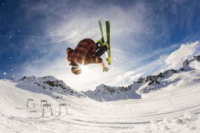 爱游戏体育（AYX）官方APP下载-粤港澳篮球交流赛中，青年队伍展示新风采，期待合作未来，粤港澳大赛是什么